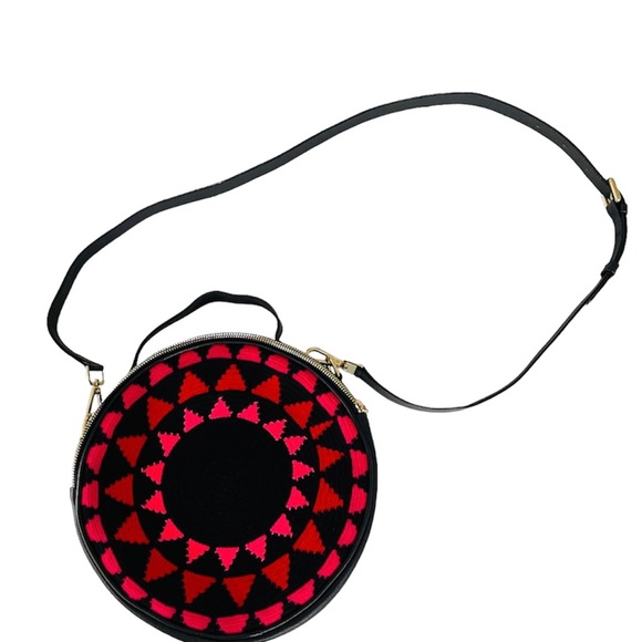 Round messenger, Wayuu Crossbody/ shoulder bag, Adjustable strap. - Picture 9 of 12
